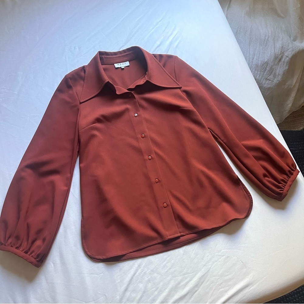 WRAY rust orange red puff long sleeve button up blouse‎